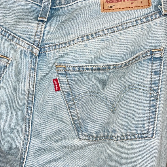 Levi's 501s Women’s Light Blue Distressed Straight Leg Jeans Size W26 L30 - Picture 6 of 11